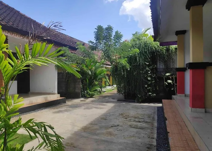 Oyo 90547 Saren Anyar Hotel 2*